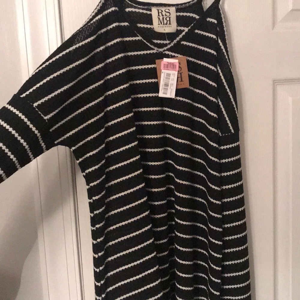 New with tags cold shoulder top